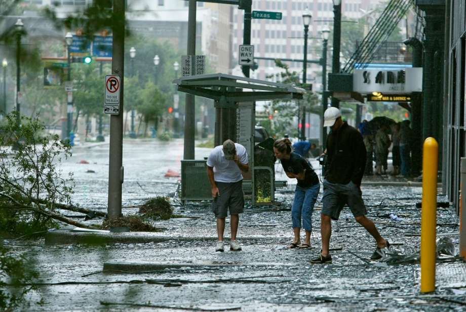 September 13, 2008 – Hurricane Ike hits Texas as a Category 2 storm. Twenty-foot storm surges batter the coast. Eighty-four people are killed, 2.6 million people are left without power and $19.3 billion in damages are incurred. Photo: Mark Wilson, Getty Images