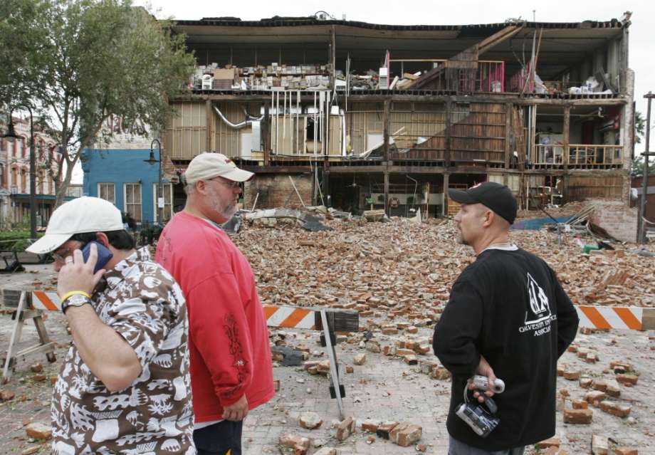 September 24, 2005 – Hurricane Rita makes landfall near the Texas-Louisiana border. Already reeling from Hurricane Katrina just weeks before, 1 million are left without power. In total, 120 deaths and $12 billion in damages are linked to the storm. Photo: Dave Einsel, Getty Images
