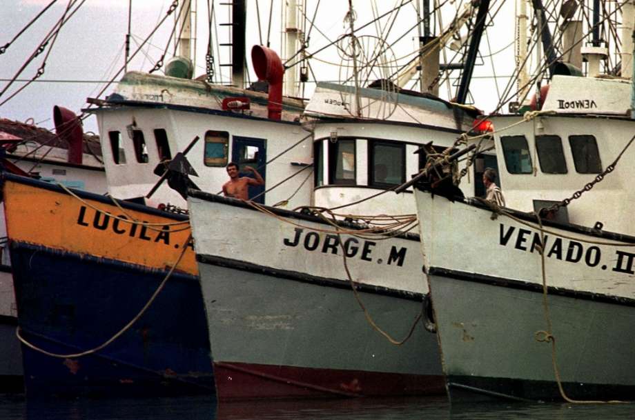 October 1998 – Thirty-one people are killed and large swaths of Central Texas are flooded by Hurricane Madeline. These fishermen were able to save their gulf vessels (pictured), but the state incurs $1.5 billion in damages. Photo: Getty Images