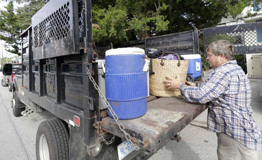 Kevin Carlyle packs to evacuate from Wrightsville Beach, N.C., Wednesday, Sept. 12, 2018 as Hurricane Florence threatens the coast. Photo: Chuck Burton, AP / Copyright 2018 The Associated Press. All rights reserved