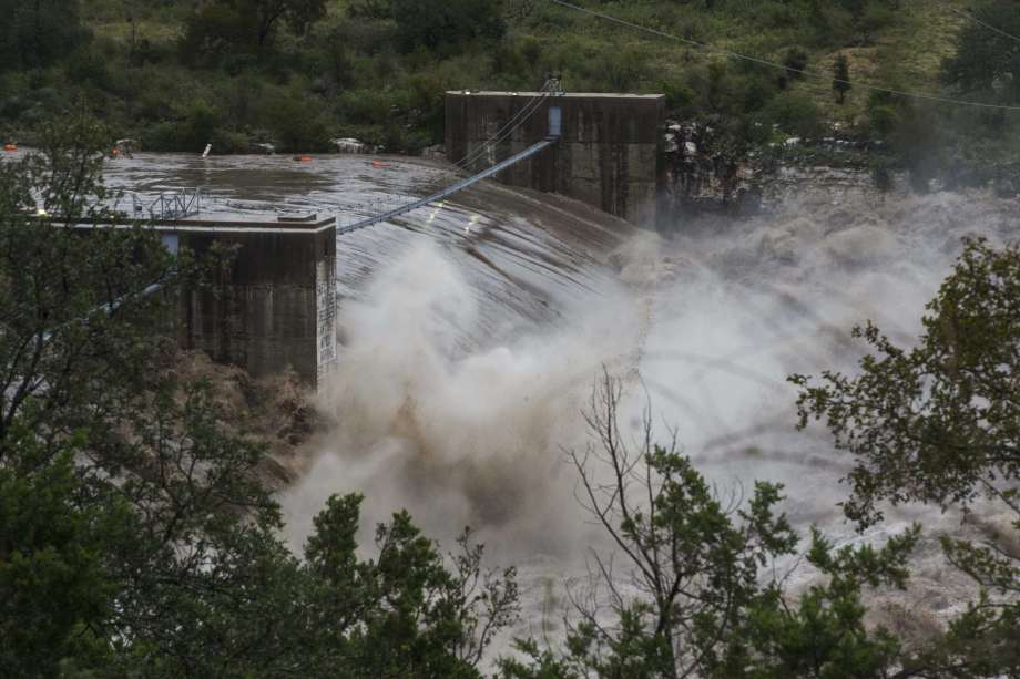 Water from the Colorado River pours over the Max Starcke Dam, Tuesday Oct. 16, 2018, in Marble Falls, Texas. The Llano and Colorado rivers meet at Kingsland and the National Weather Service said both were experiencing "major flooding." A flash flood warning was in effect. (Amanda Voisard/Austin American-Statesman via AP) Photo: Amanda Voisard, AP / Austin American-Statesman