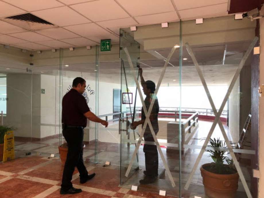 Workers use tape to protect windows from Hurricane Willa, before its arrival in Mazatlan, Sinaloa state, Mexico on October 23, 2018. Photo: DANIEL SLIM, AFP/Getty Images / AFP or licensors