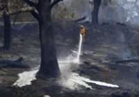 Raging wildfires trap 4,000 at Australian town's waterfront