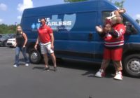 Hurricanes coach Rod Brind'Amour delivers lunch to healthcare workers