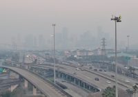 Smoke drifts into Houston from Texas wildfires